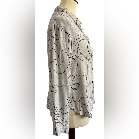 Parfois Geometric Abstract Soft Long Sleeve Black and White Crop Top Size Medium - Picture 2 of 7